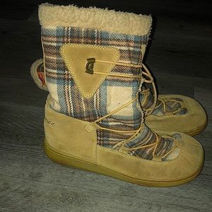 ROCKET DOG PLAID AND BEIGE LACE UP SNOW BOOTS